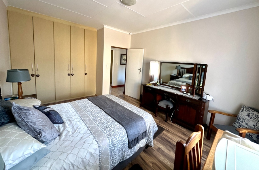 4 Bedroom Property for Sale in Fraaiuitsig Western Cape